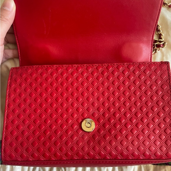 SOLD Tory Burch Marion embossed shrunken shoulder bag red - Picture 9 of 14